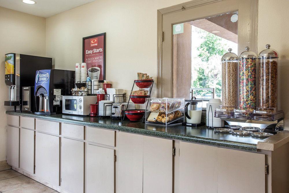 Econo Lodge Уолтерборо Экстерьер фото