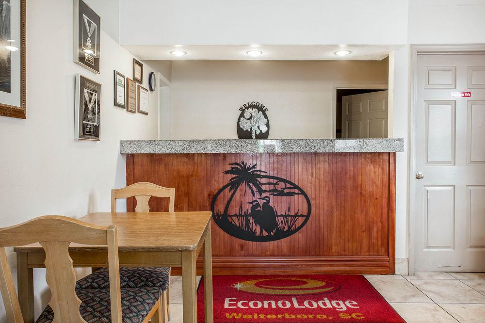 Econo Lodge Уолтерборо Экстерьер фото