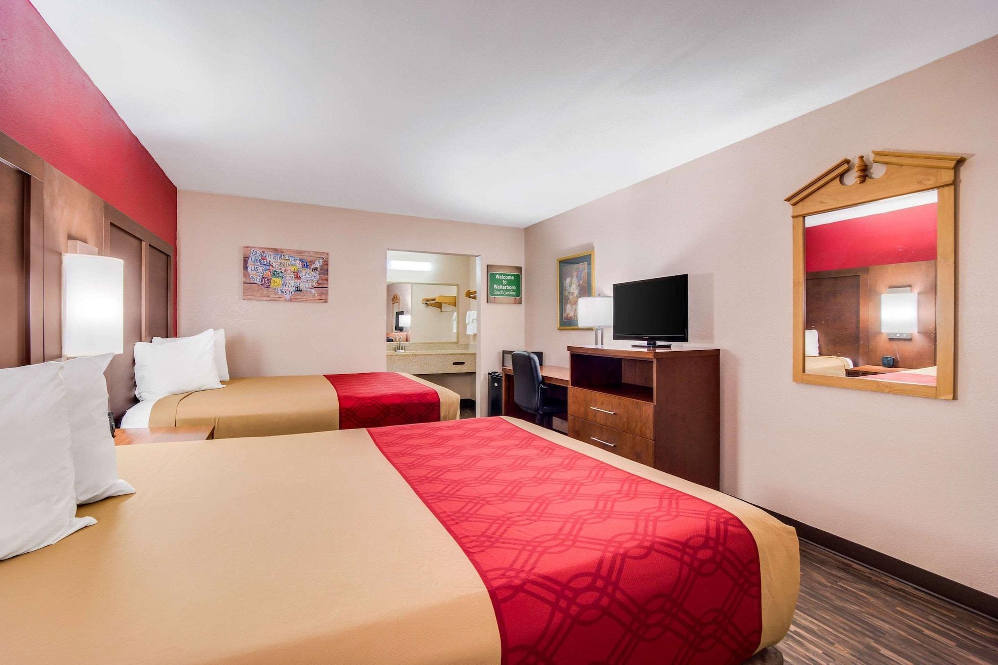 Econo Lodge Уолтерборо Экстерьер фото