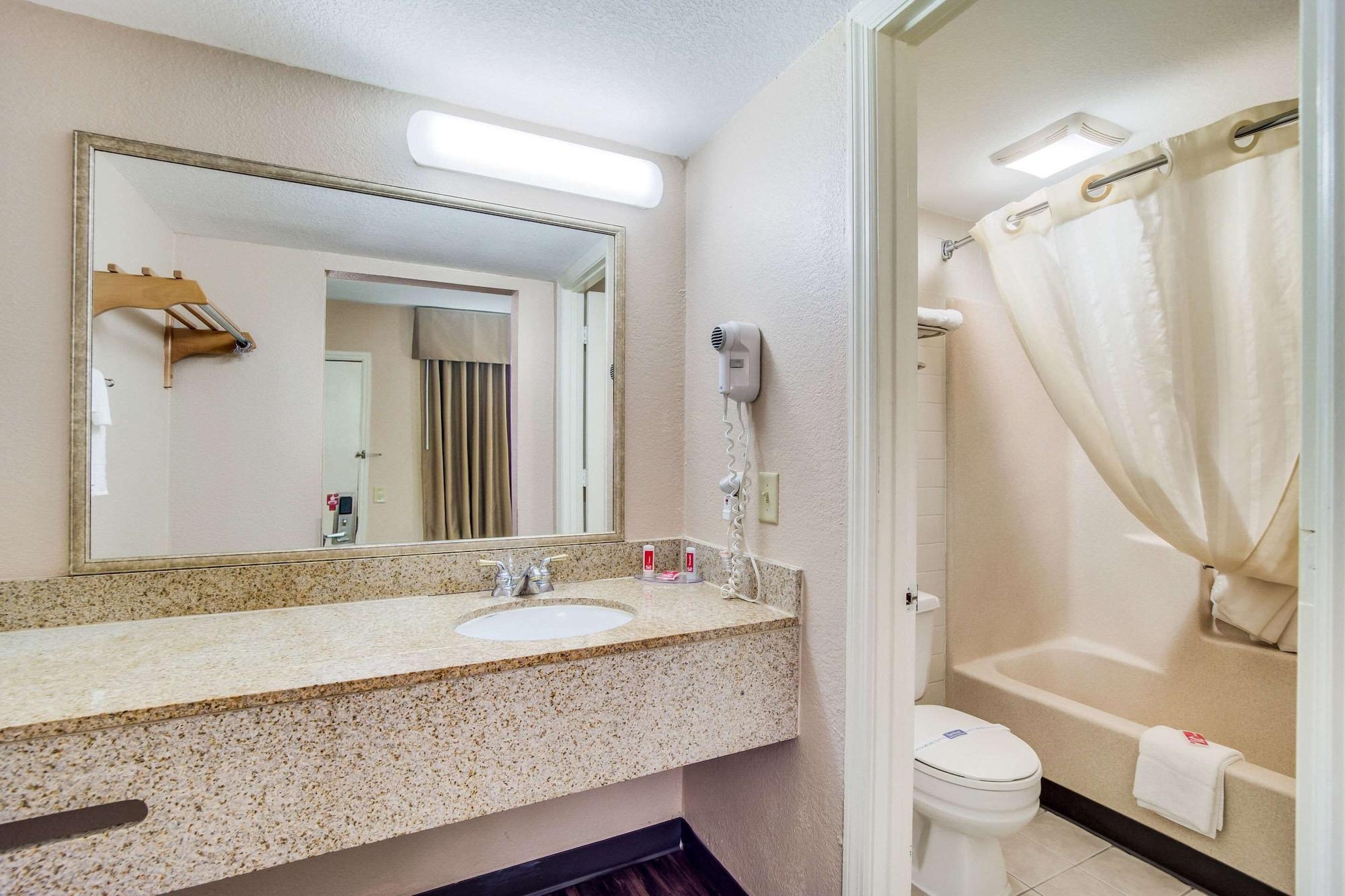 Econo Lodge Уолтерборо Экстерьер фото