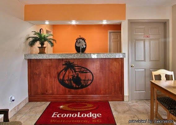 Econo Lodge Уолтерборо Экстерьер фото