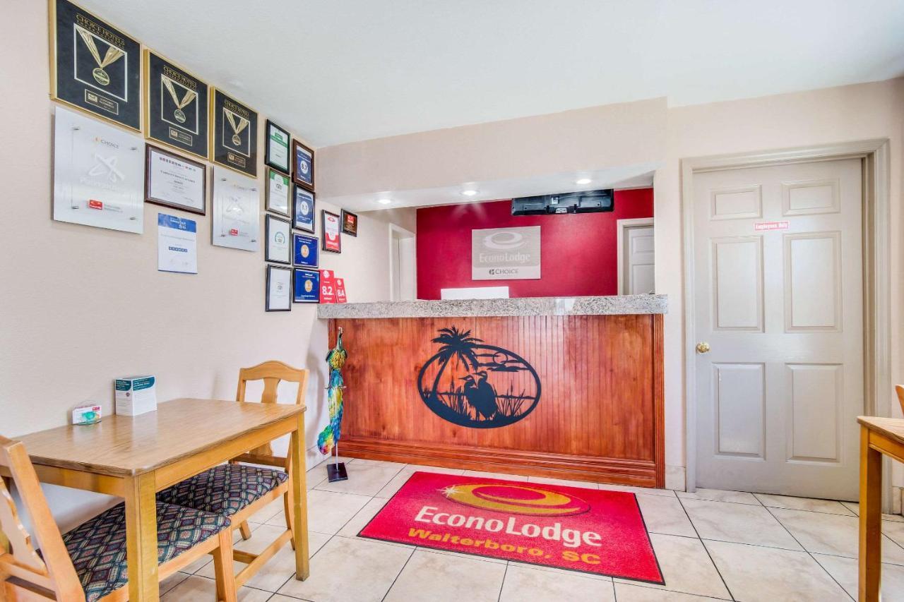 Econo Lodge Уолтерборо Экстерьер фото
